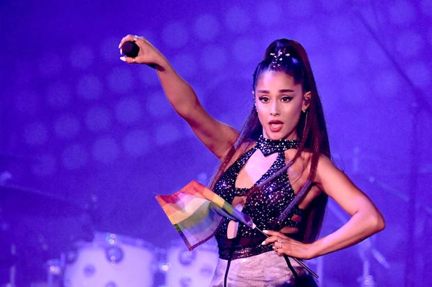 Ariana Grande Pays Tribute To Mac Miller At New York Show