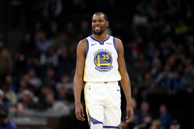 Kevin Durant Surprises Fans With Pizza Delivery To Their Hotel Room: Video