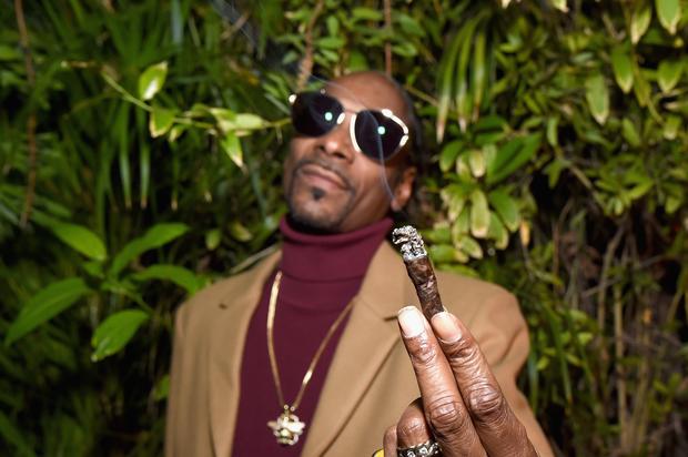 Snoop Dogg Leaves Stench Of Weed In Green Room, Theatre Staff “Big Mad”