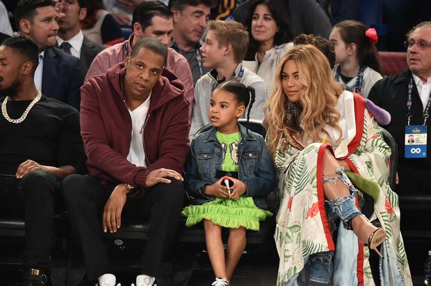 Beyoncé & Jay-Z’s Twins Pose With Blue Ivy In Adorable New Photo