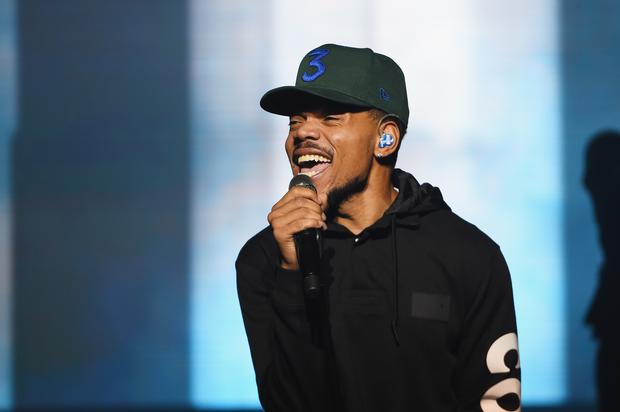 Chance The Rapper Looks Like The Fifth Member Of B2K While Dancing To “Right Thurr”