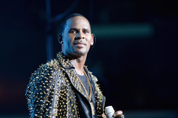R. Kelly Is Greeted With Endless Love At Club Appearance