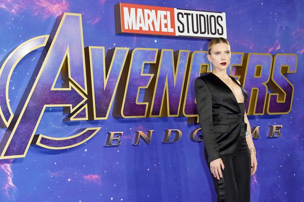 Scarlett Johansson Talks “Avengers: Endgame” While Eating Spicy Wings