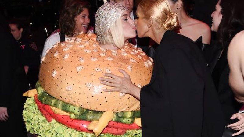 Jennifer Lopez’s Reaction To Katy Perry’s Met Gala Burger Costume Is Everything