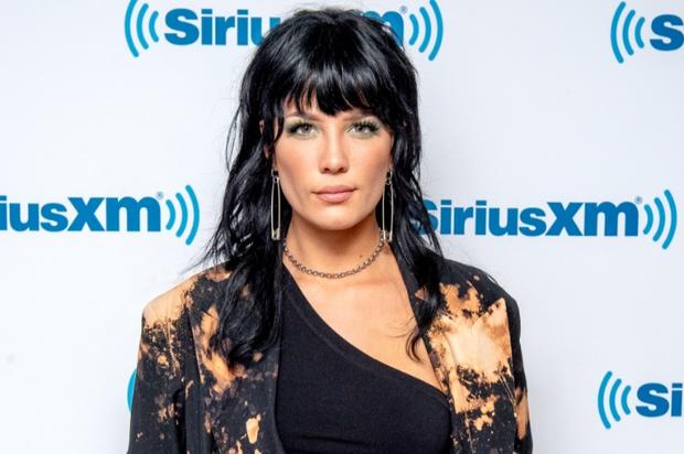 Halsey Shares A Pic Of Her Broken Toe: “I Have Alien Feet I Know”