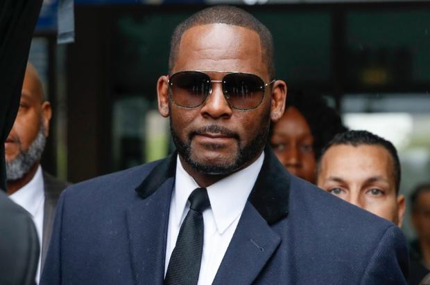 R. Kelly Witnesses Say He Payed Them Not To Testify, And He “Flew [Them] In For Sex”: Report