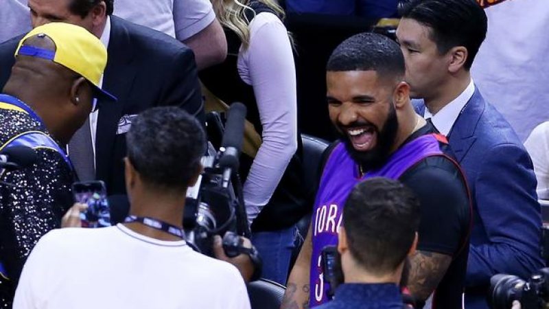 Drake Received His “Air Drake” Private Jet For Free: Report