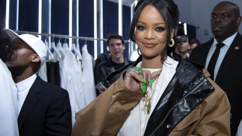 Rihanna Reminds People How To Pronounce Her Name, In Case You Forgot