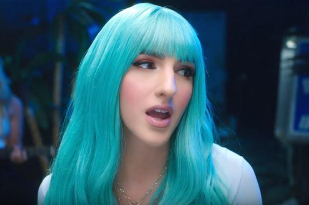 Njomza Shares Haunting, Party-Themed “One Foot In The Water” Visual