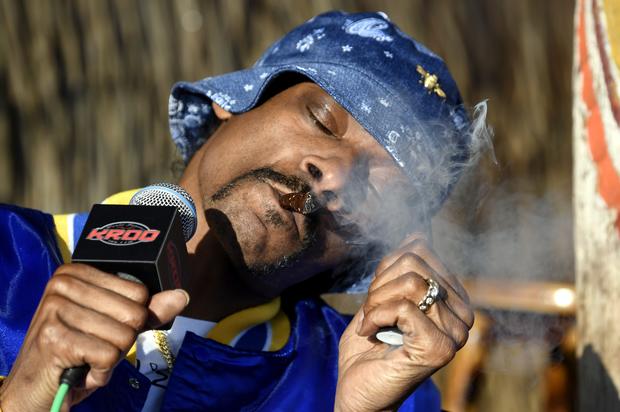 Snoop Dogg Pisses Off British Twitter Users For Paul Gascoigne Photo