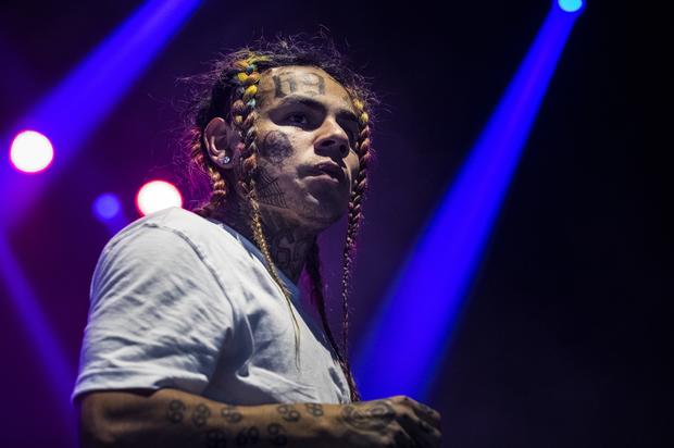 6ix9ine Falsely Accused Of “Strong-Armed Robbery” In Miami: Report